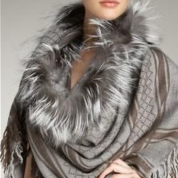 Gucci Accessories - LAST DROP🔥GUCCI Survie Fox Fur scarf .